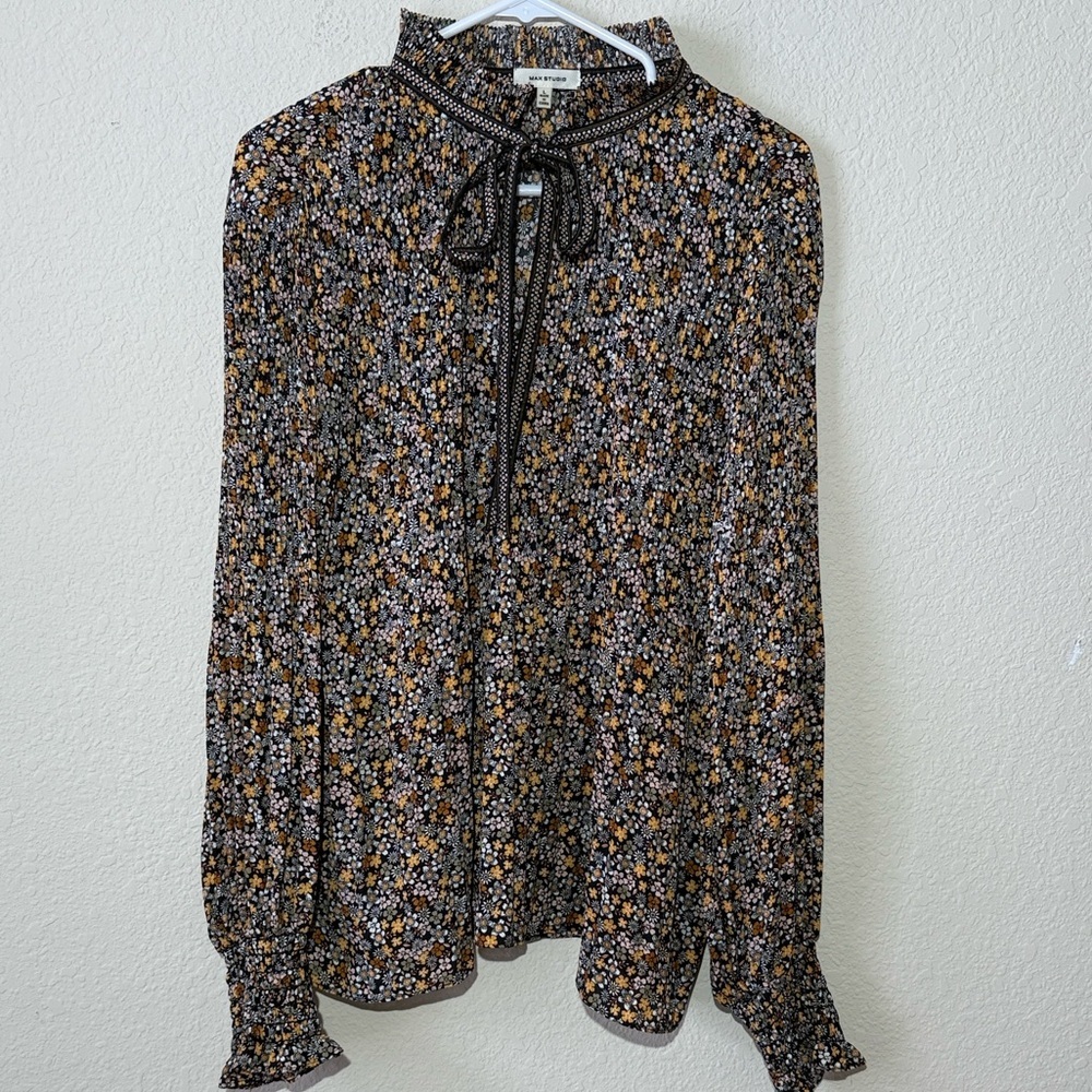 Pleated Floral Blouse Max Studio - Picture 2 of 7